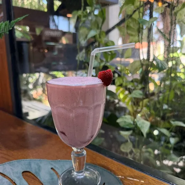 Suco servido no jardim do bistrô da HAAR by RUPP